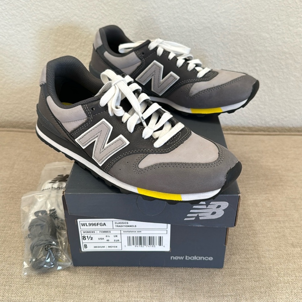 FIGS Women’s New Balance Classic Traditional 996
Size 8.5 Medium Width